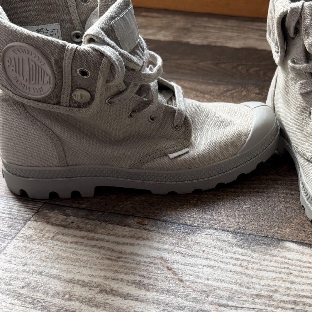 Palladium Women’s Boots - Picture 3 of 3